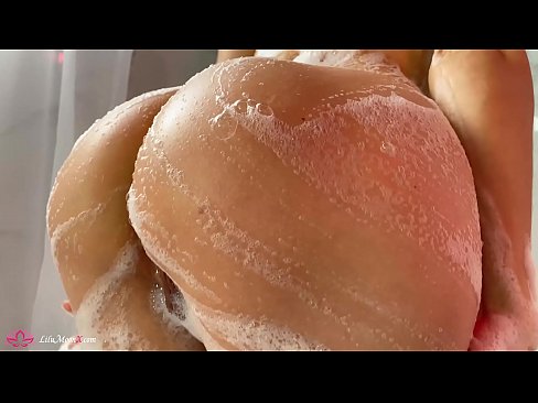 ❤️ Brunette په شاور کې د شدید orgasm لپاره د وایبرټر سره بلی مشت زنی کوي ️❌ ❤